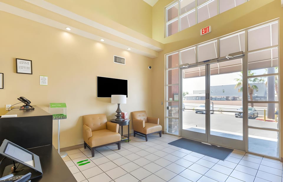Emerald Suites Valley View Hotel in Paradise