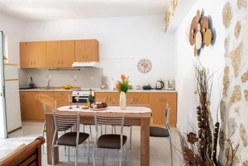 Atlantic Cave Haven-Seaside  Fully Equipped Hotel in Kolympia