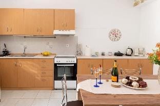 Atlantic Cave Haven-Seaside  Fully Equipped Hotel in Kolympia