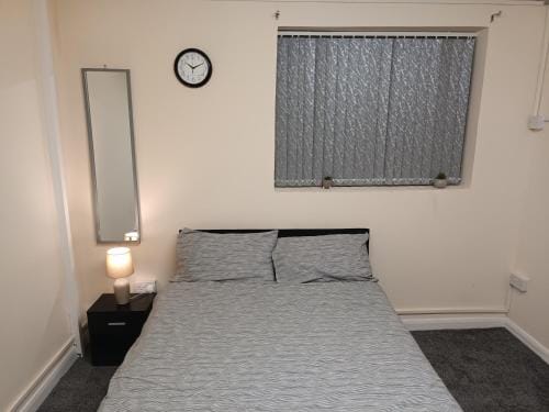Marsh road Hotel in Luton