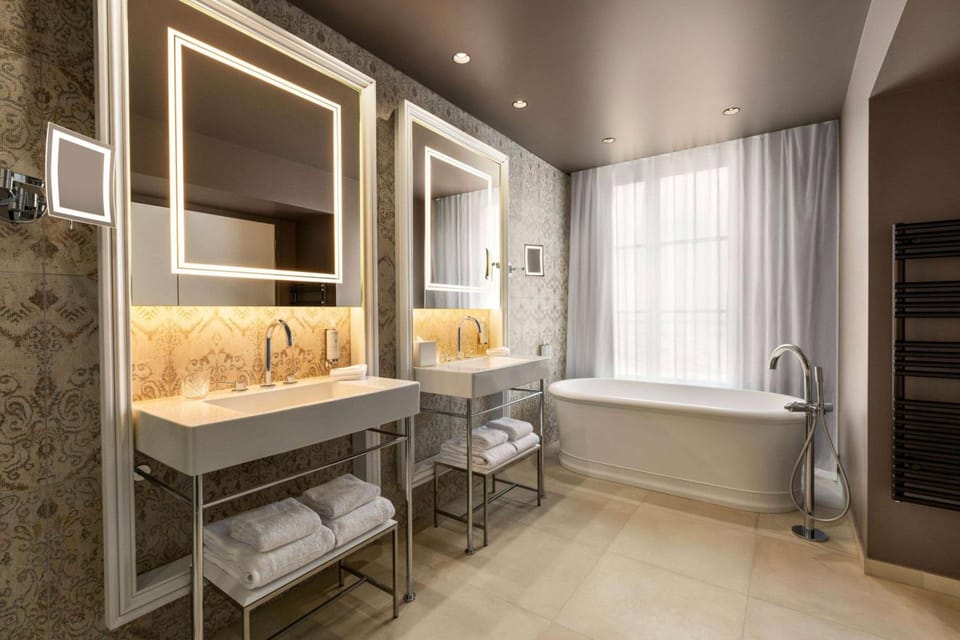 Dolce by Wyndham Versailles - Domaine du Montcel Hotel in Île-de-France