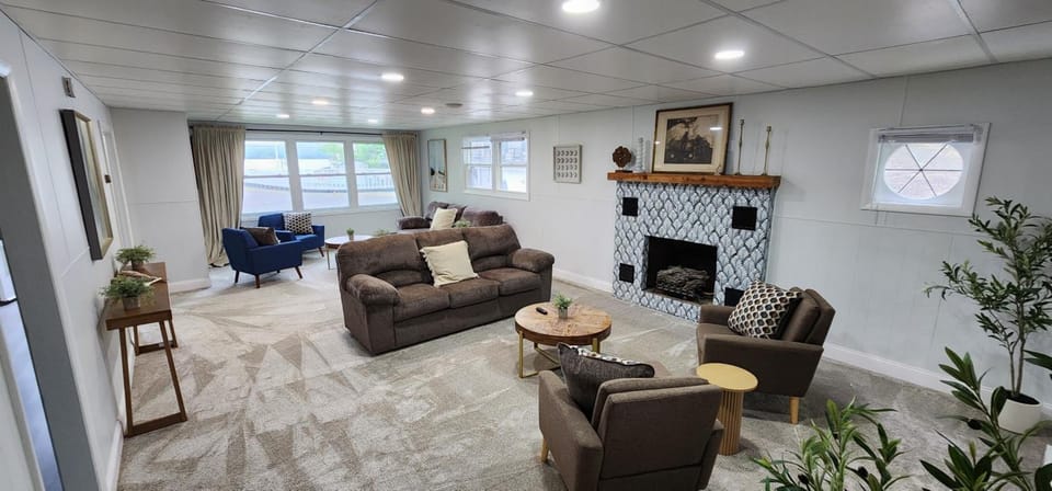 Showboat Hotel Hotel in Seneca Lake