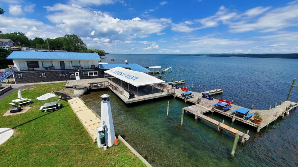 Showboat Hotel Hotel in Seneca Lake