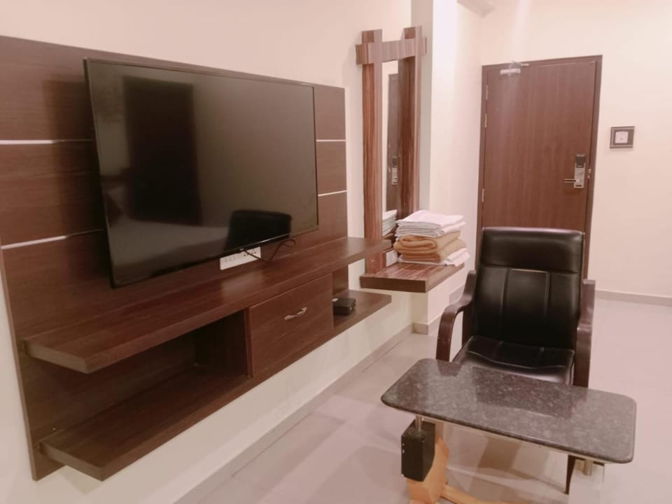 Shared lounge/TV area