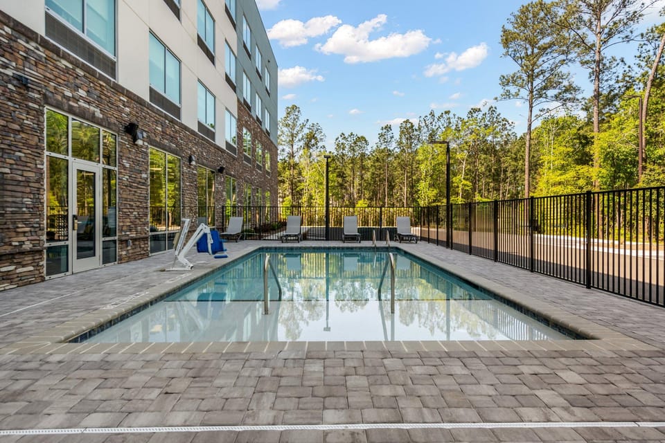 Holiday Inn Express Savannah Gateway By IHG Hotel in Savannah