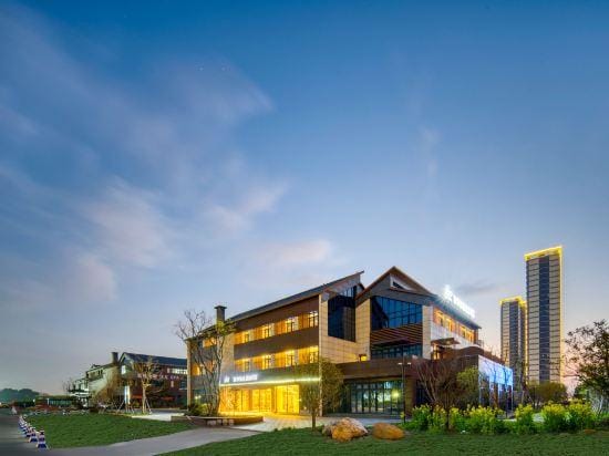 Homeinn Plus Hotel (Haining Xucun Town Government Hanghai Wanduo City) Hotel in Hangzhou