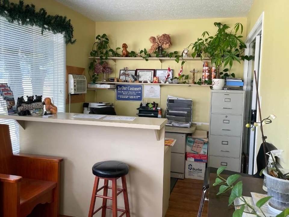 Y5 Motel & Campground Hotel in British Columbia
