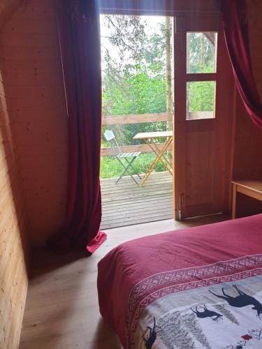 White wood lodge Lodge in Vosges