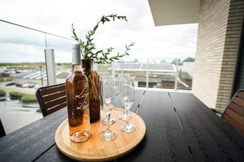Huswell - Beautiful apartment with communal pool and gym Inn in Ostend