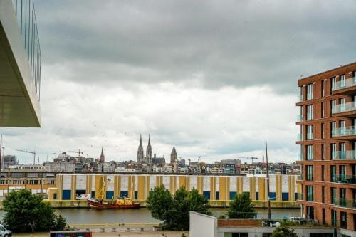 Huswell - Beautiful apartment with communal pool and gym Inn in Ostend