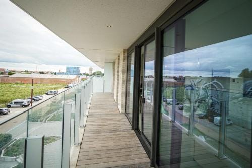 Huswell - Beautiful apartment with communal pool and gym Inn in Ostend