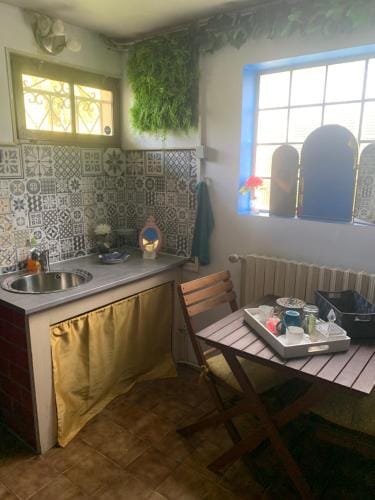 suite romantique jacuzzi Hotel in Gagny