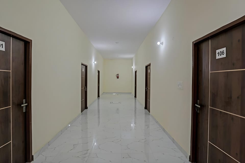 Hotel Seven Spring Hotel in Noida