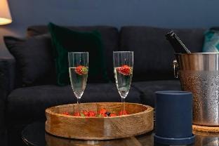 Short Walk to i360 and Beach 5  Condo with Patio Hotel in Hove
