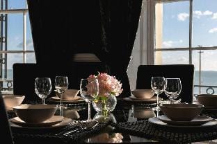 Marine Parade Sea View 2-Bedroom Apartment Hotel in Brighton