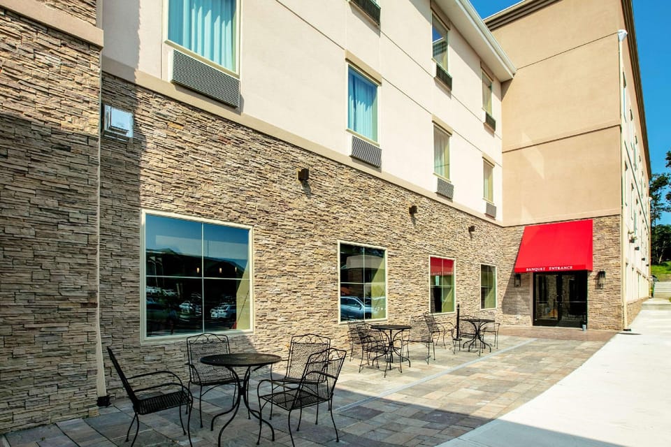 Comfort Suites Fishkill near Interstate 84 Hotel in Hudson Valley