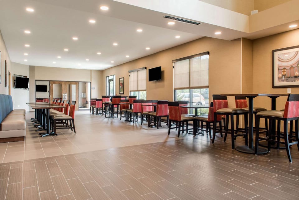 Comfort Suites Columbus Airport Hotel in Northeast Columbus