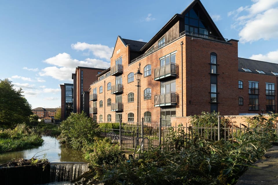 Cotels @The Millhouse  WIFI, PARKING & WORK DESK  Apartment hotel in Derby