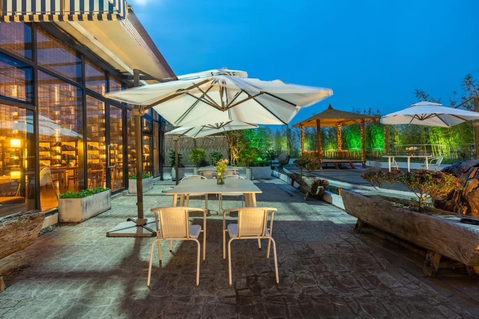 Manli Hotel Shanghai Pudong Airport Branch-Free shuttle buses to Pudong Airport and Disneyland Hotel in Shanghai