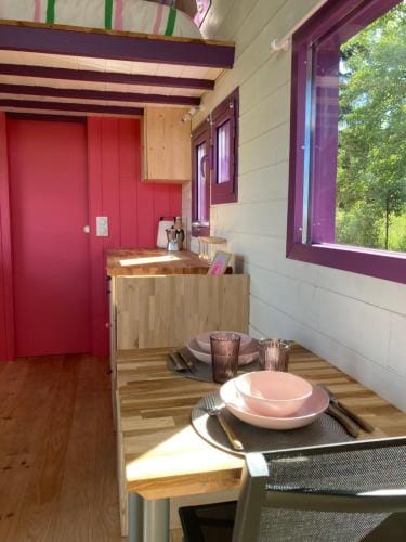 La Tiny de Papa un logement Eco-responsable Lodge in Auvergne-Rhône-Alpes