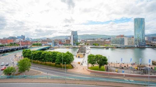 3 BDR City Centre Penthouse by Belfast City Breaks Hotel in Belfast