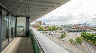 3 BDR City Centre Penthouse by Belfast City Breaks Hotel in Belfast
