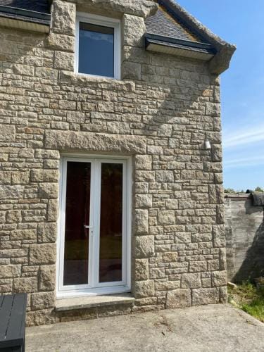 Danydan- Brignogan-Plages - Maison de charme Bretonne en Granit sur la cote des legendes Hotel in Finistere