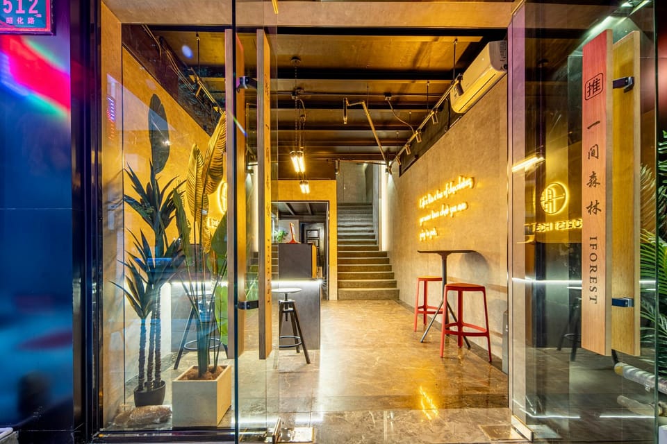 IFOREST HOSTEl - Jiaotong University Yan'an West Road Subway Station Hotel in Shanghai