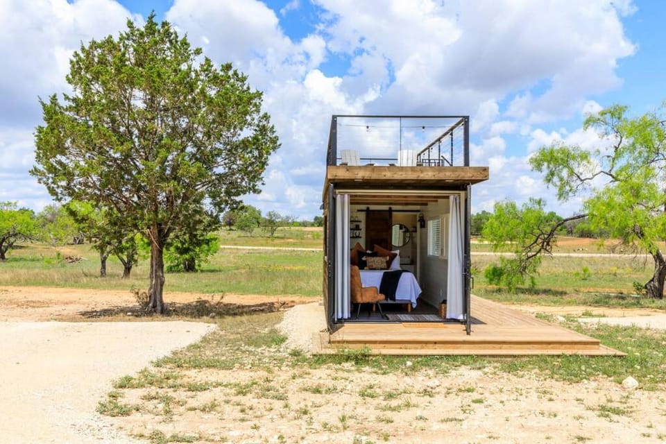 New Chic Container Home - Oasis Near Fredericksburg The Perry Hotel in Fredericksburg