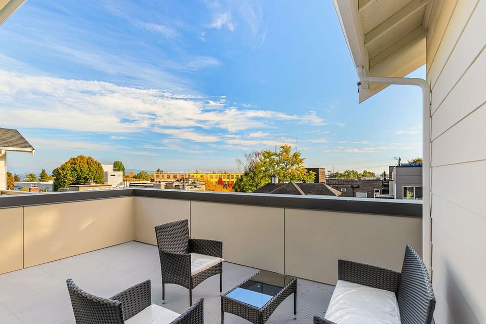 Balerion's Shadowed Suite Hotel in Capitol Hill