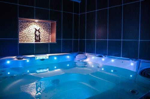 Love Room Evasion Duo Hotel in Marseille