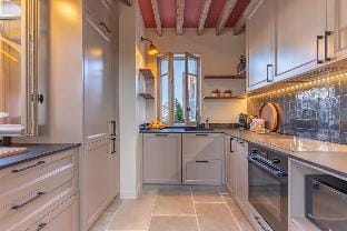 Lovely Penthouse with Terrasse Hotel in Paris