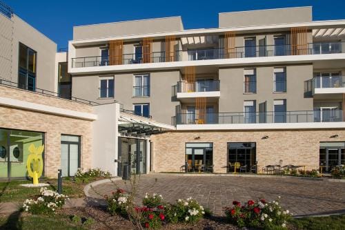 DOMITYS LE BELVEDERE Residence Services Seniors Hotel in Centre-Val de Loire