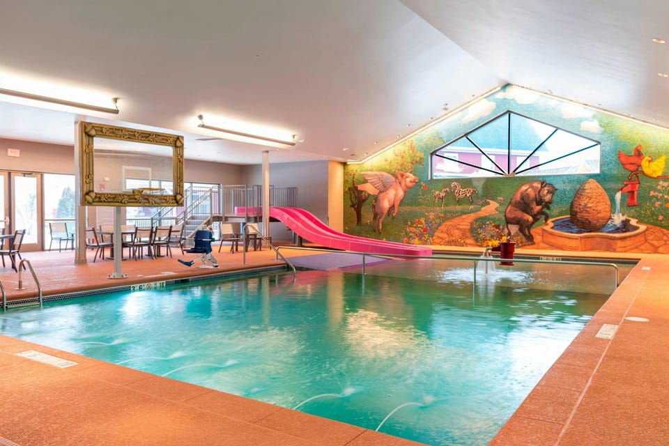 Fairfield by Marriott Inn & Suites Fair Oaks Farms Hotel in Indiana