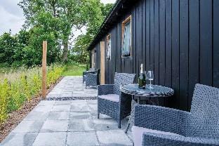The Shack - 1 Bedroom - Cosheston Hotel in Wales