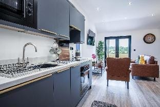 The Shack - 1 Bedroom - Cosheston Hotel in Wales