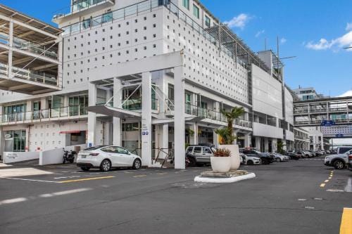 Princes Wharf Luxury | Viaduct Vibe Hotel in Auckland