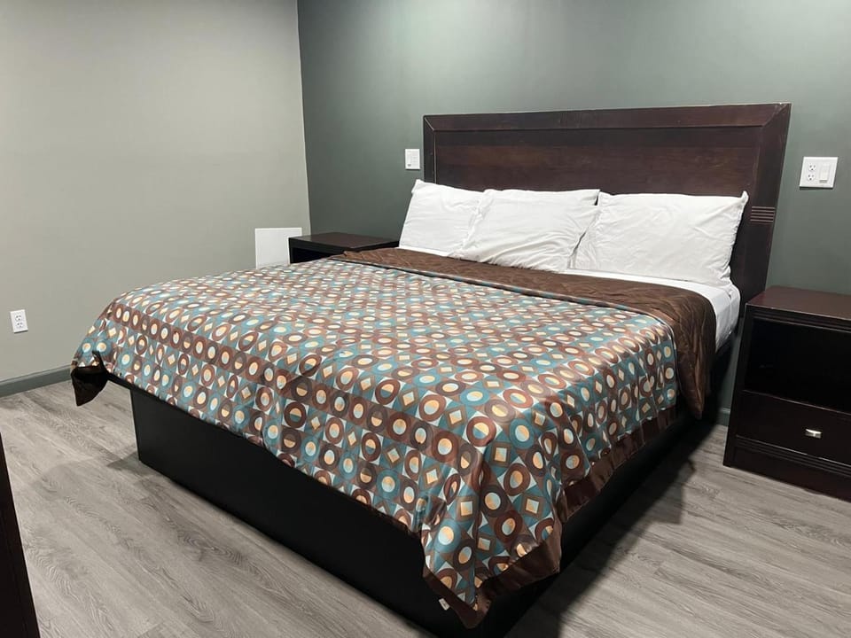 Red Carpet Inn Hotel in Cleveland Heights