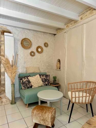 Maison en plein coeur de la cite medievale de Moret-sur-Loing avec jardin ! Hotel in Île-de-France