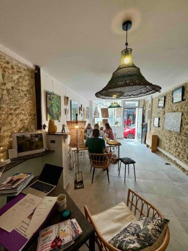 Maison en plein coeur de la cite medievale de Moret-sur-Loing avec jardin ! Hotel in Île-de-France