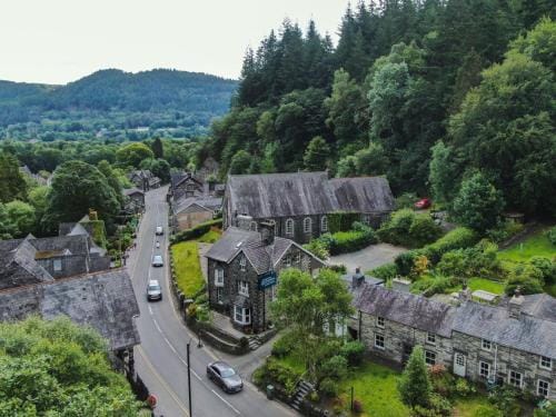 Base Camp Snowdonia, Gwersyll Cyntaf Eryri Hostel in Betws-y-Coed