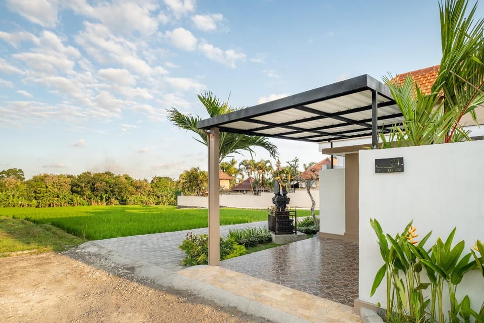 The Lavana Bliss One Villa Nyanyi Beach Hotel in Kediri