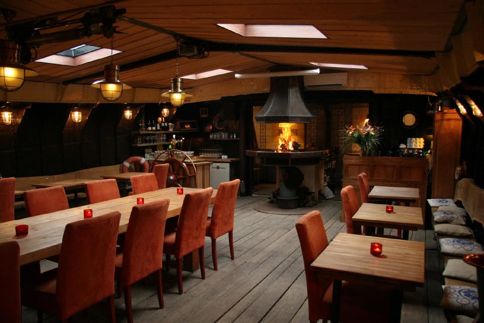 Boat 'Opoe Sientje' Hotel in Nijmegen