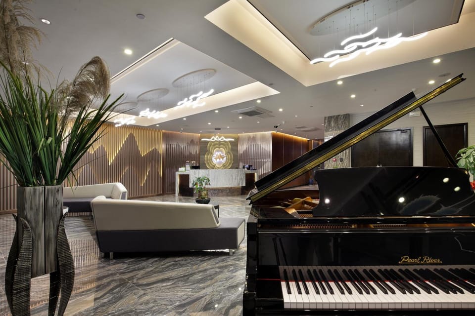 Wing Hotel Guilin - Central Square Hotel in China