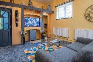 Clouds - 1 Bedroom Holiday Home - Milford Haven Hotel in Wales