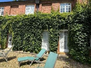 Huntershields Hotel in Northampton