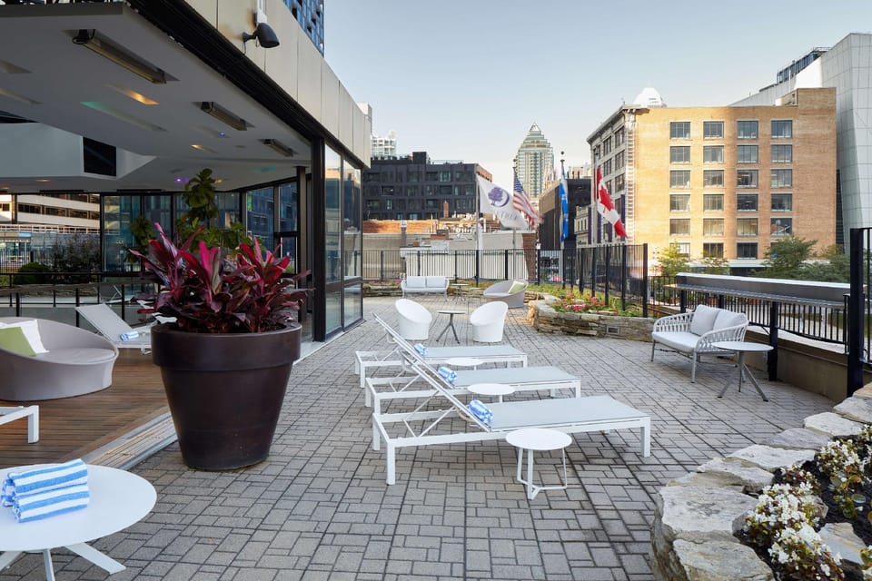DoubleTree by Hilton Montreal Downtown Hotel in Montreal