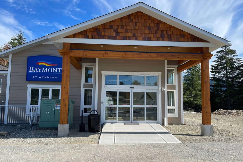 Baymont by Wyndham Gold River Hotel in Vancouver Island