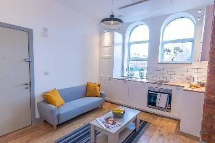 Stylish  Immaculate New Apartment near Salford Quays By Pillo Rooms Hotel in Salford