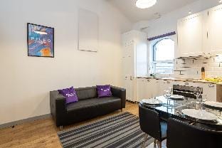 Modern Duplex close to City Centre   Old Trafford Hotel in Salford